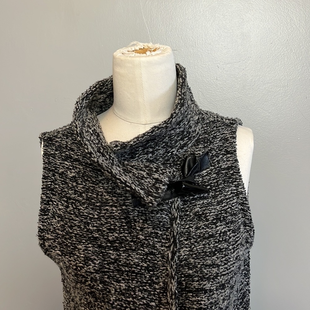 Sleeveless sweater